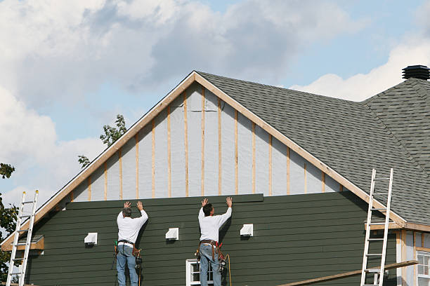 Professional Siding technician working in Carrollton, VA